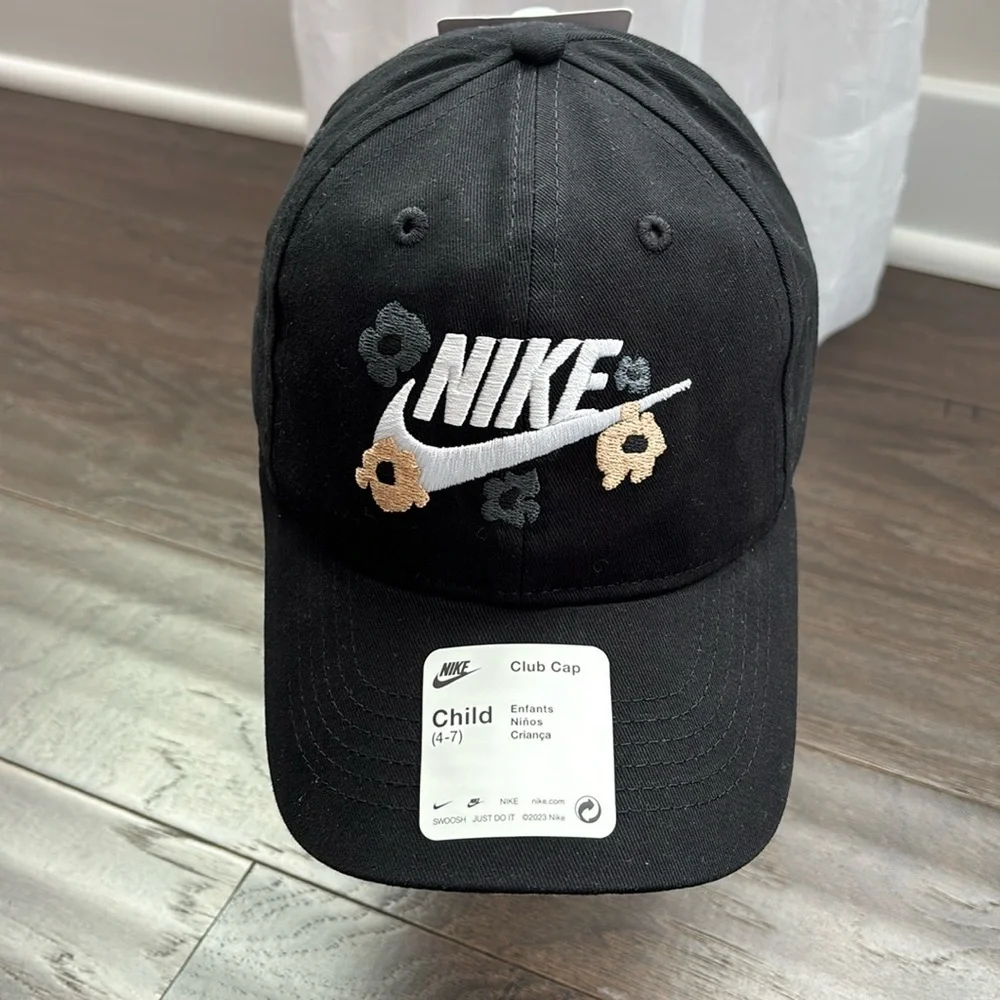 Nike Club baseball cap,embroidered Nike swoosh logo & flowers,6 vent,velcro back